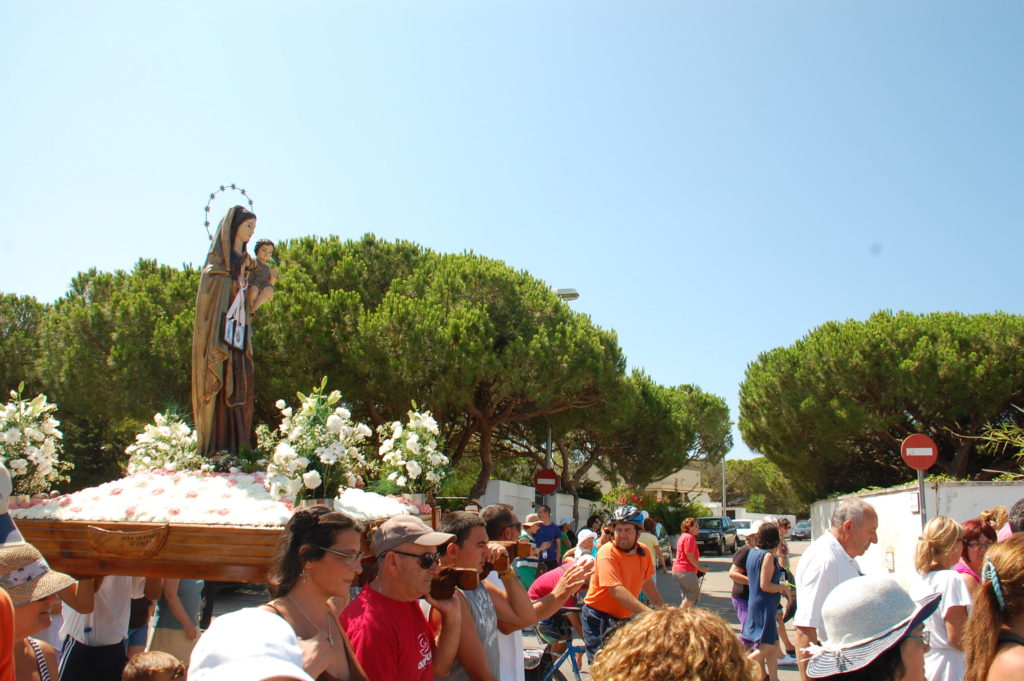 El Carmen Atunera celebra sus cultos