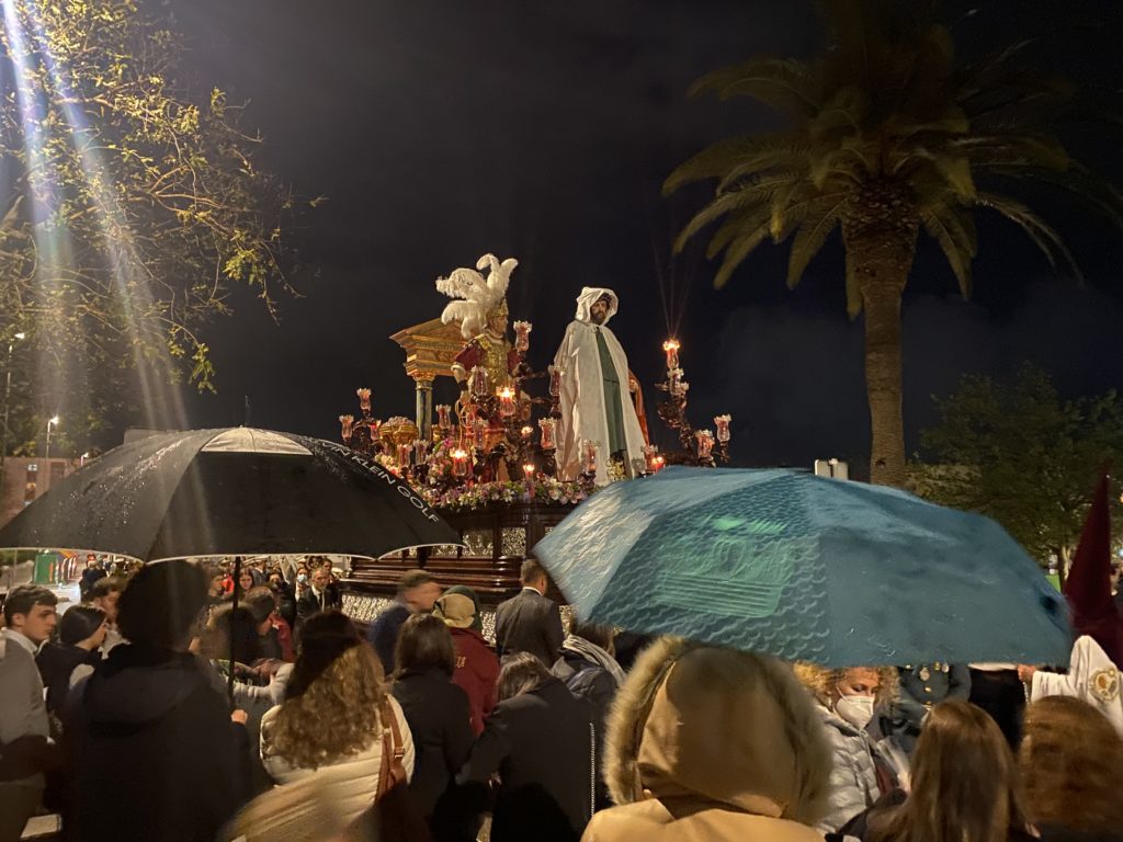 Un Martes Santo de claros y oscuros