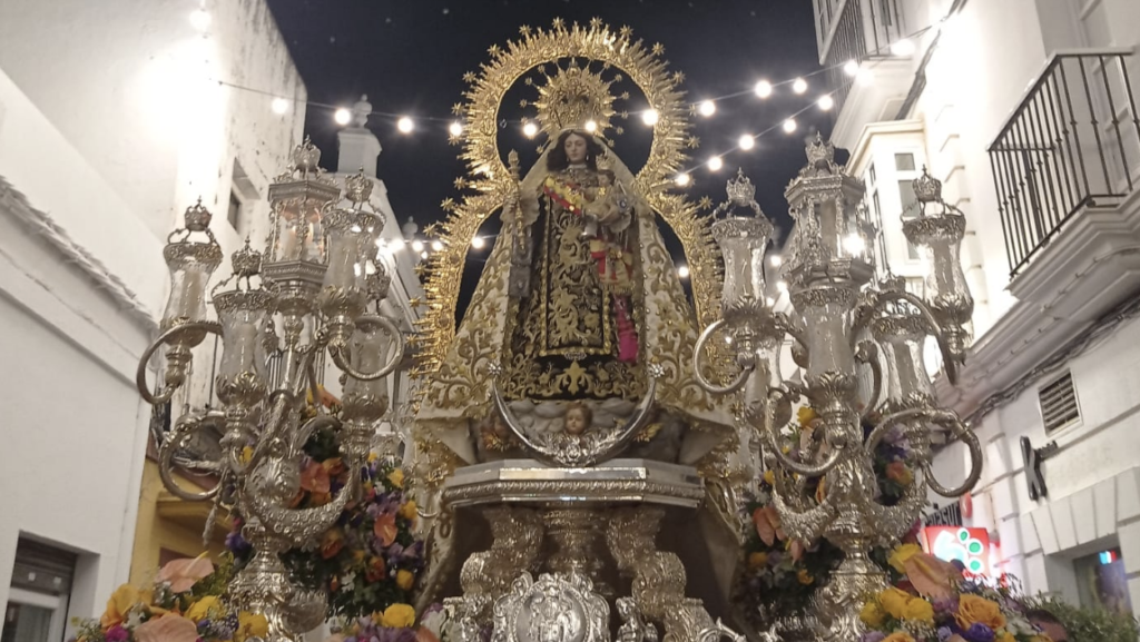 El Carmen volvió a bendecir las aguas y las calles de Chiclana