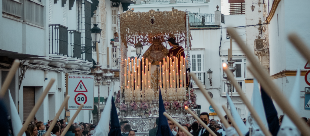 Cambio musical en el palio de la Dolores Nazarena