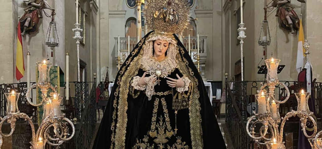 La Virgen de los Dolores de Servitas regresa a San Juan Bautista tras su intervención